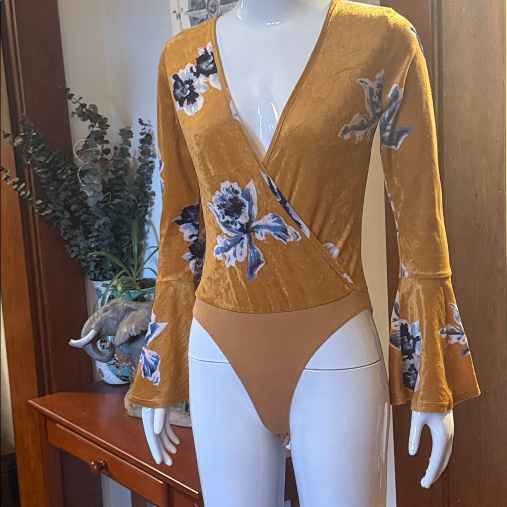 Floral Wrap Bodysuit with Bell Sleeves size small
